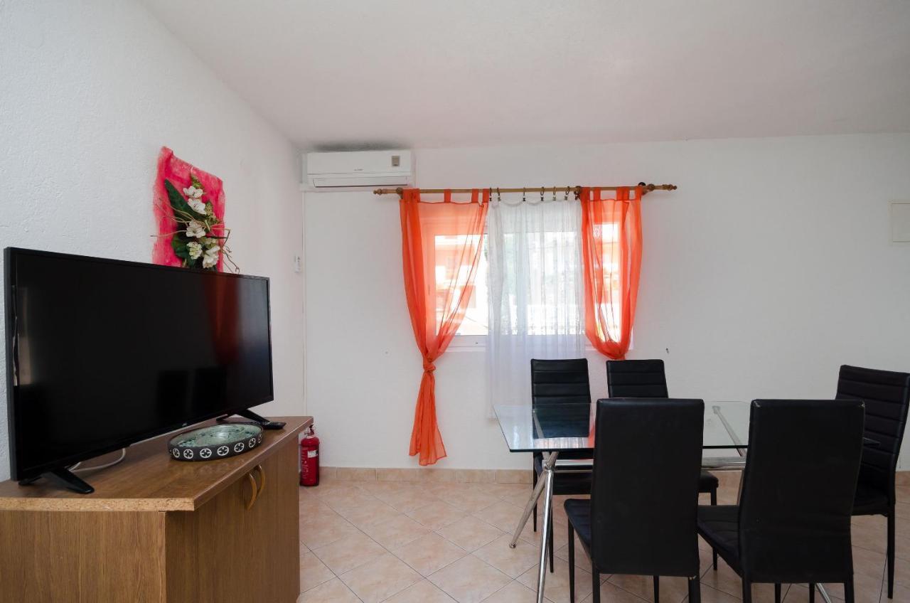 Apartments Elvira Lopar Exterior photo