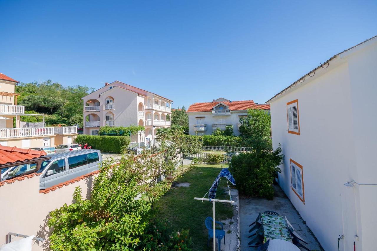 Apartments Elvira Lopar Exterior photo