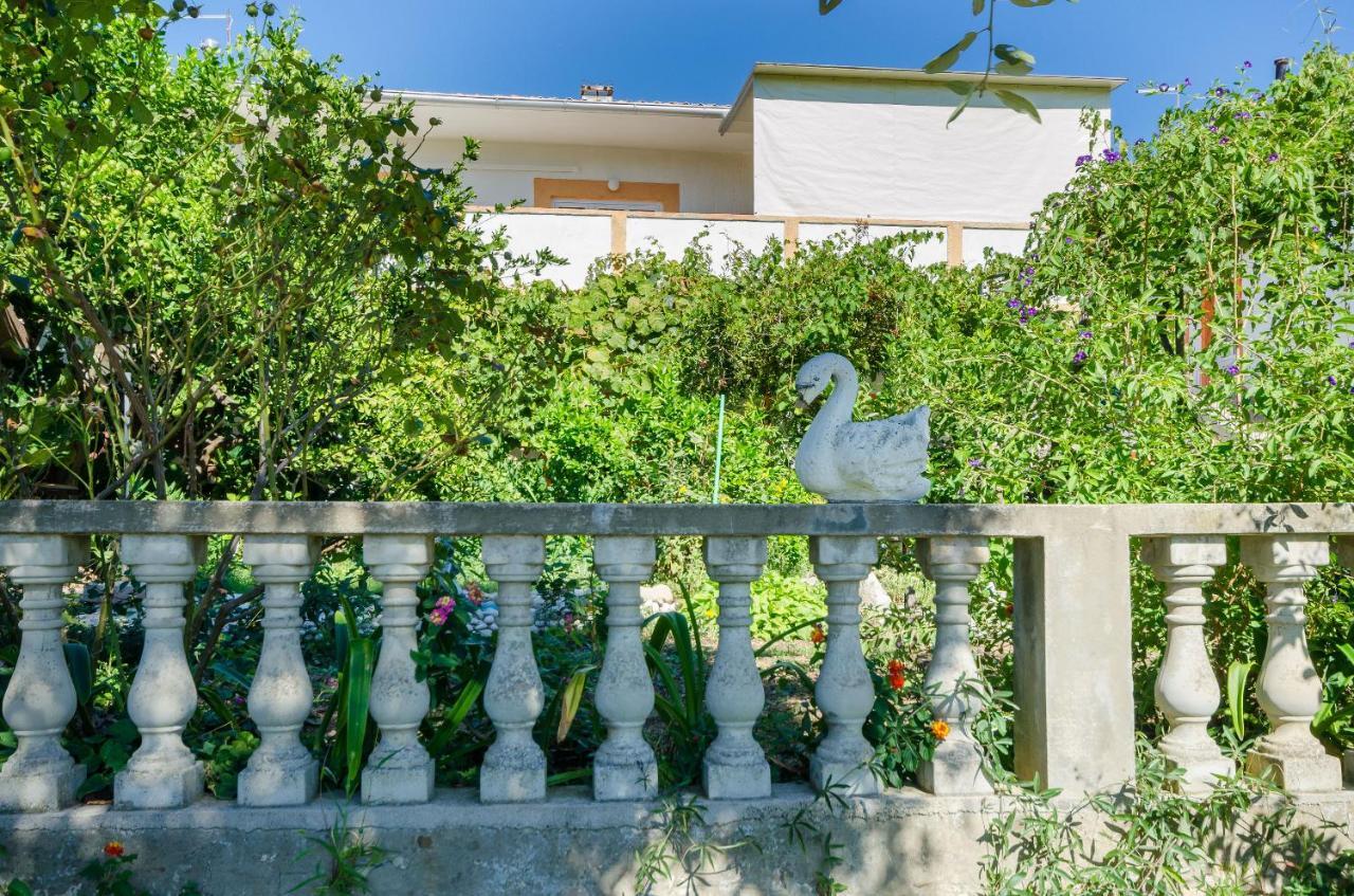 Apartments Elvira Lopar Exterior photo