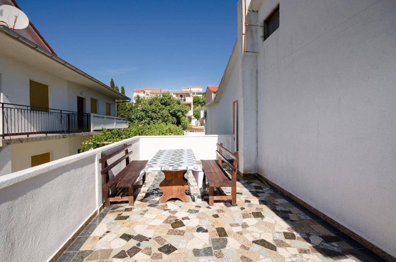 Apartments Elvira Lopar Exterior photo