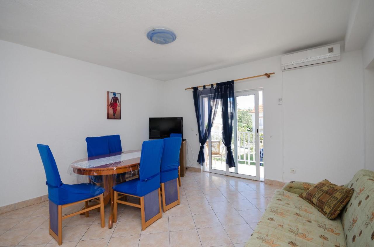 Apartments Elvira Lopar Exterior photo