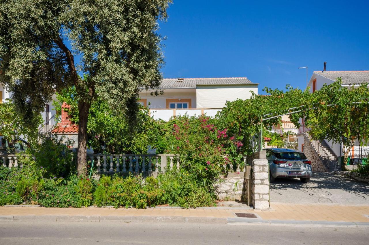 Apartments Elvira Lopar Exterior photo